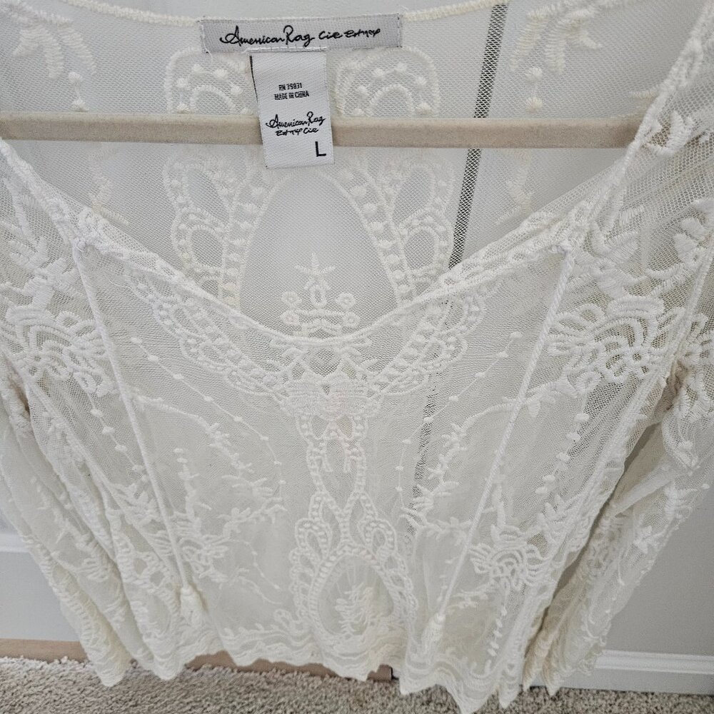 Lace cover up, white in great condition